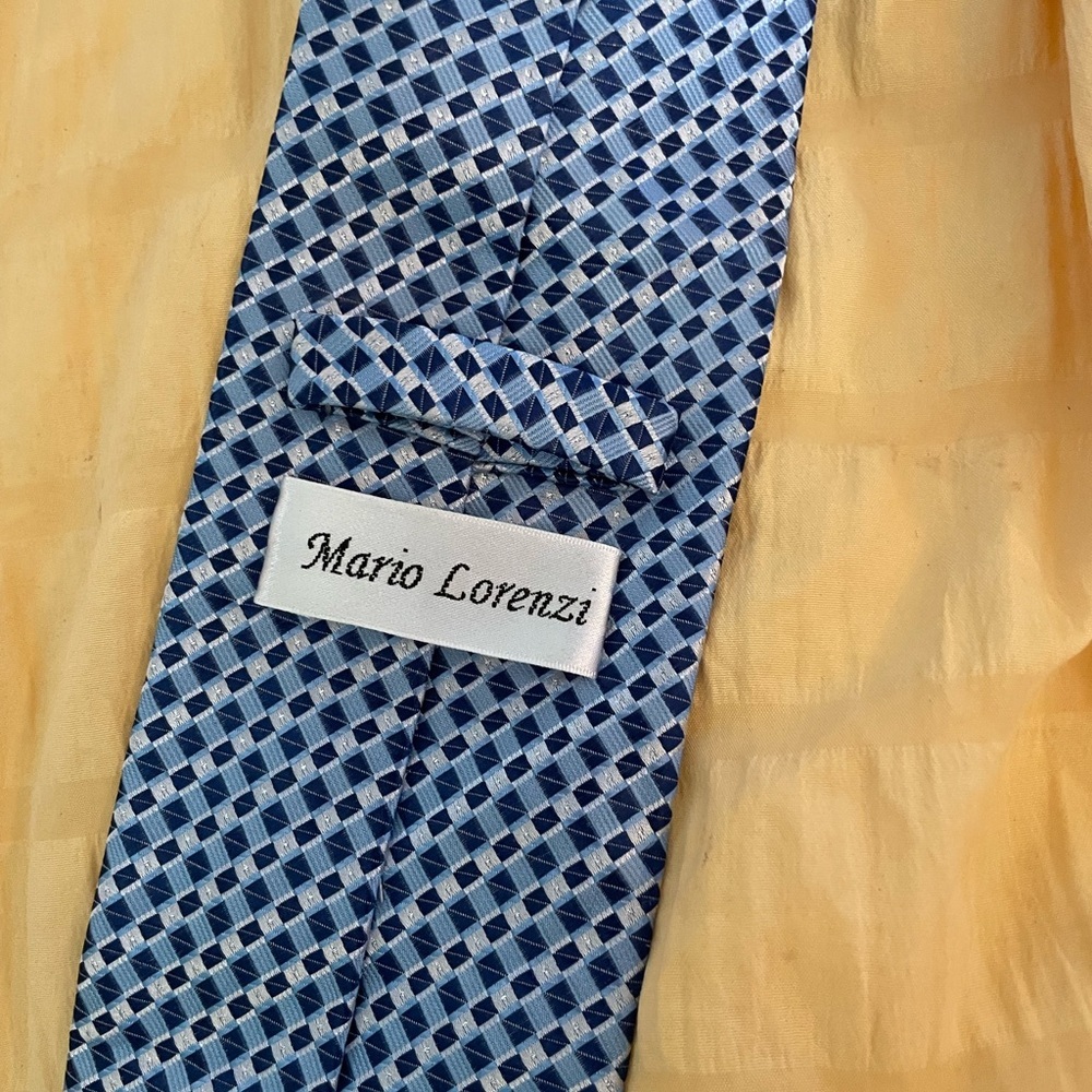 Mario Lorenzo Blue and silver tie Men’s like new!‎